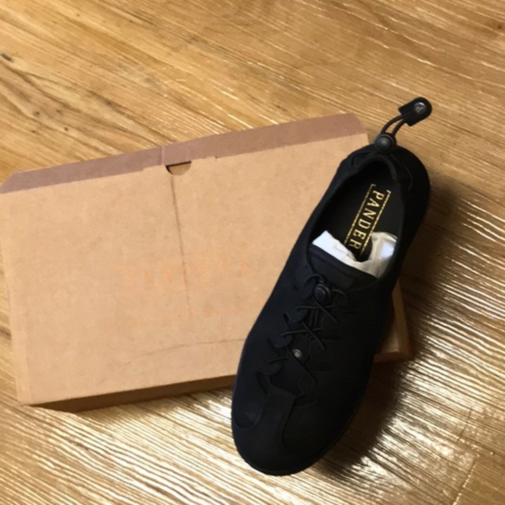 Pandere woman’s sneakers